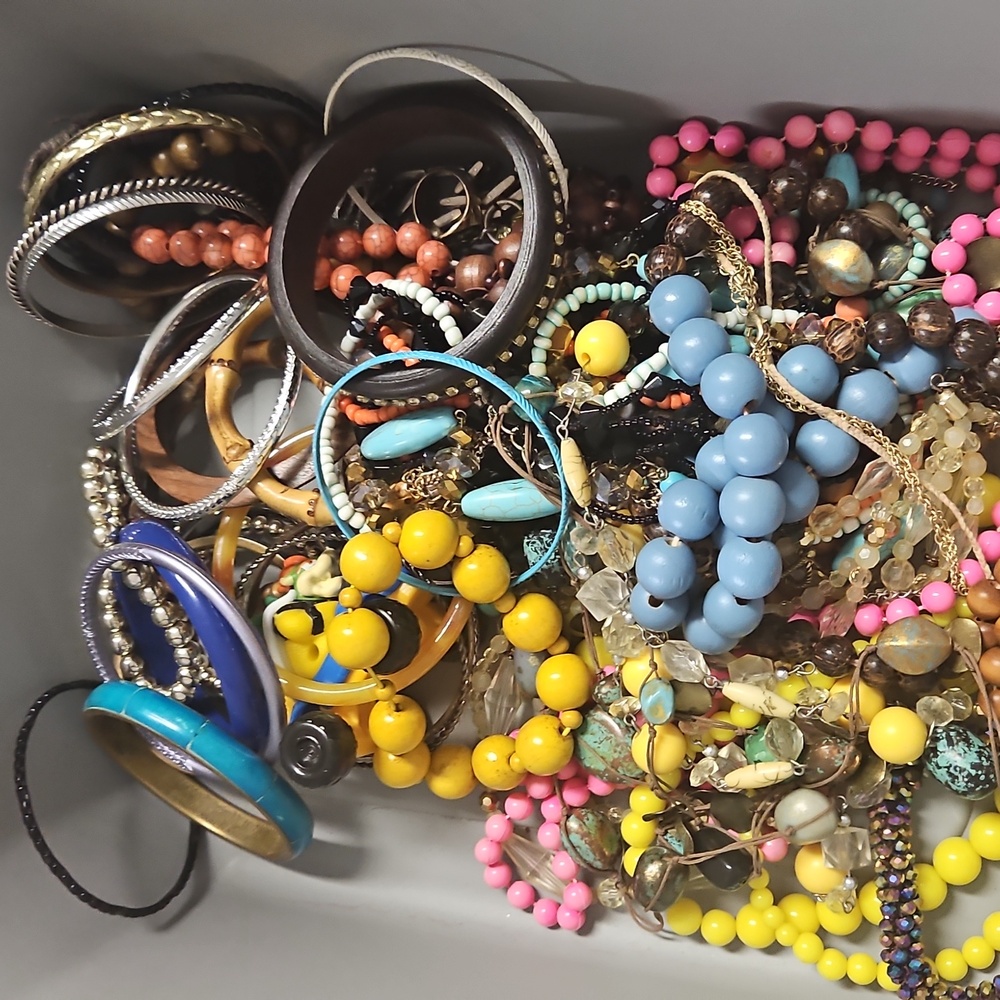 Colorful Beaded Necklace and Bracelet Set - Picture 16 of 16